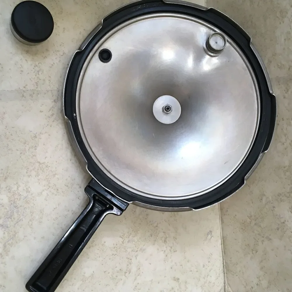 PRESTO STAINLESS STEEL 4 QUART‎ PRESSURE COOKER
